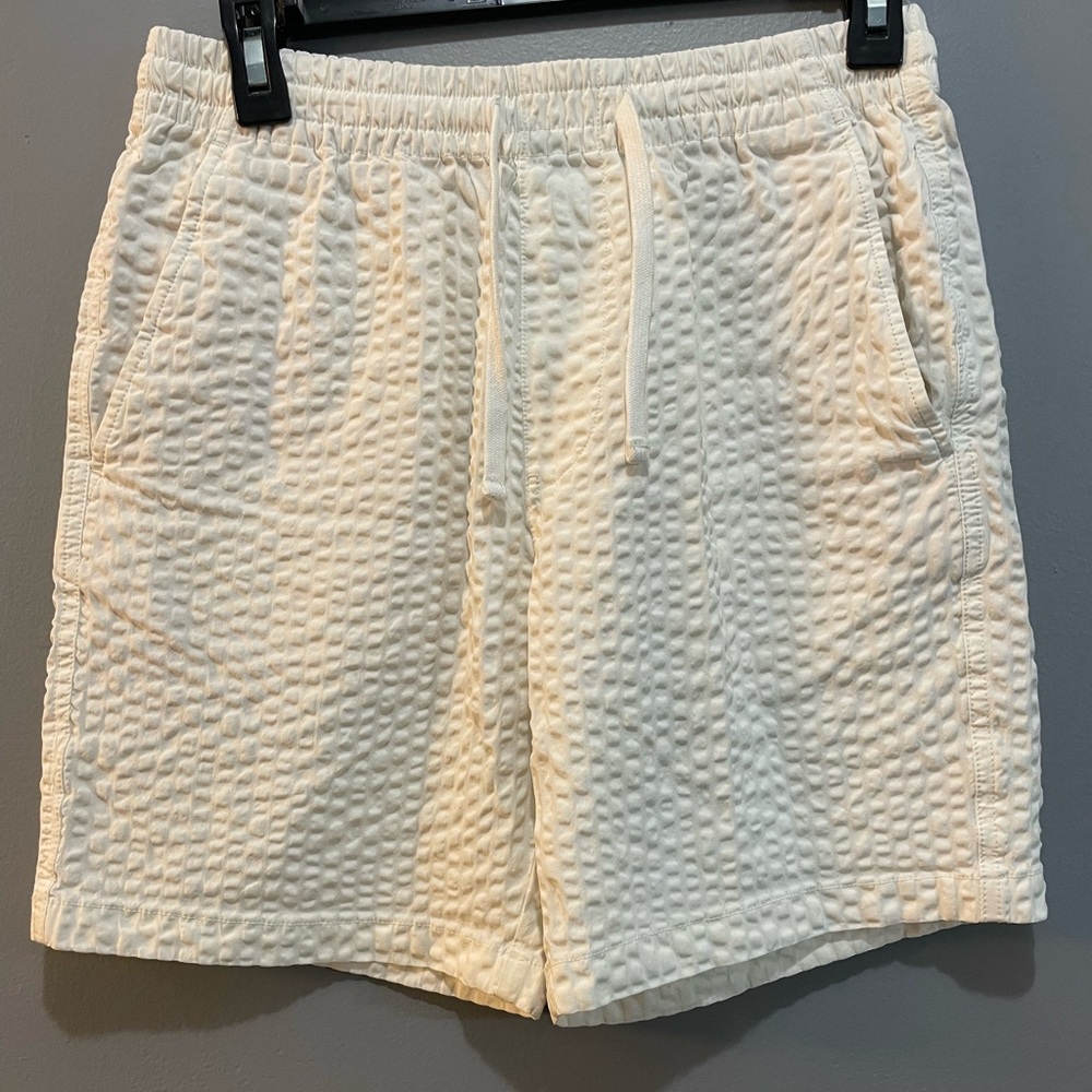 TODD SNYDER 7" SEERSUCKER WEEKEND SHORT IN BISQUE